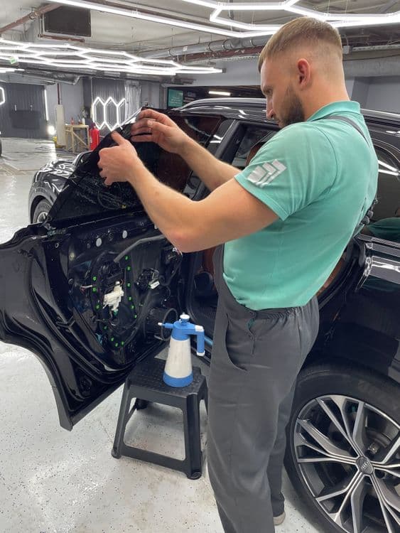 Тонирование Audi Q8